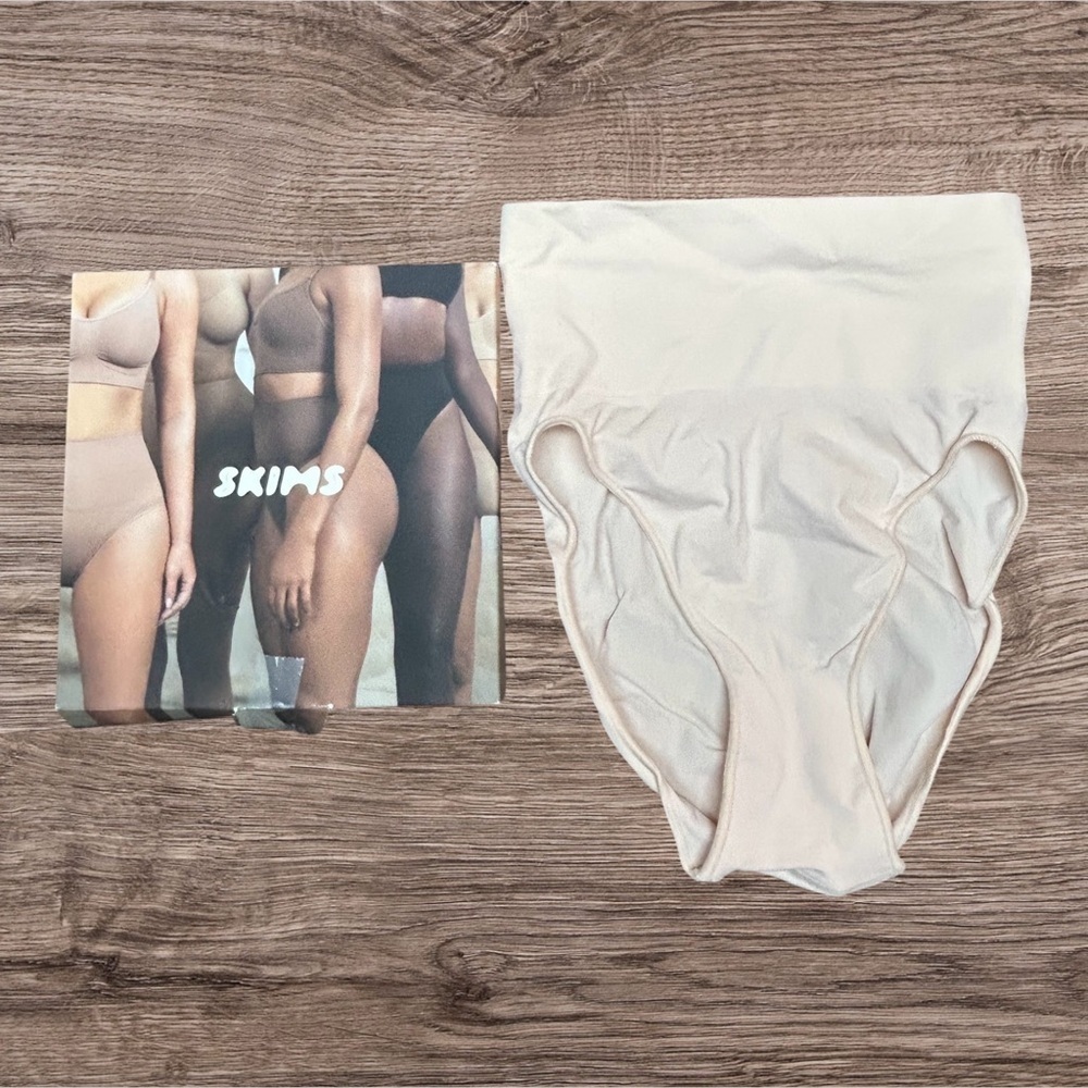 SKIMS Core Control Brief in Sand New in Box Size S/M